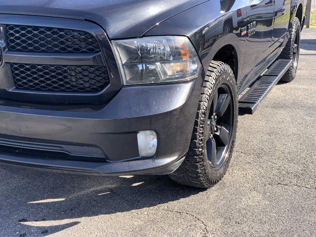 RAM 1500 Tradesman Crew Cab SWB 4WD 2017