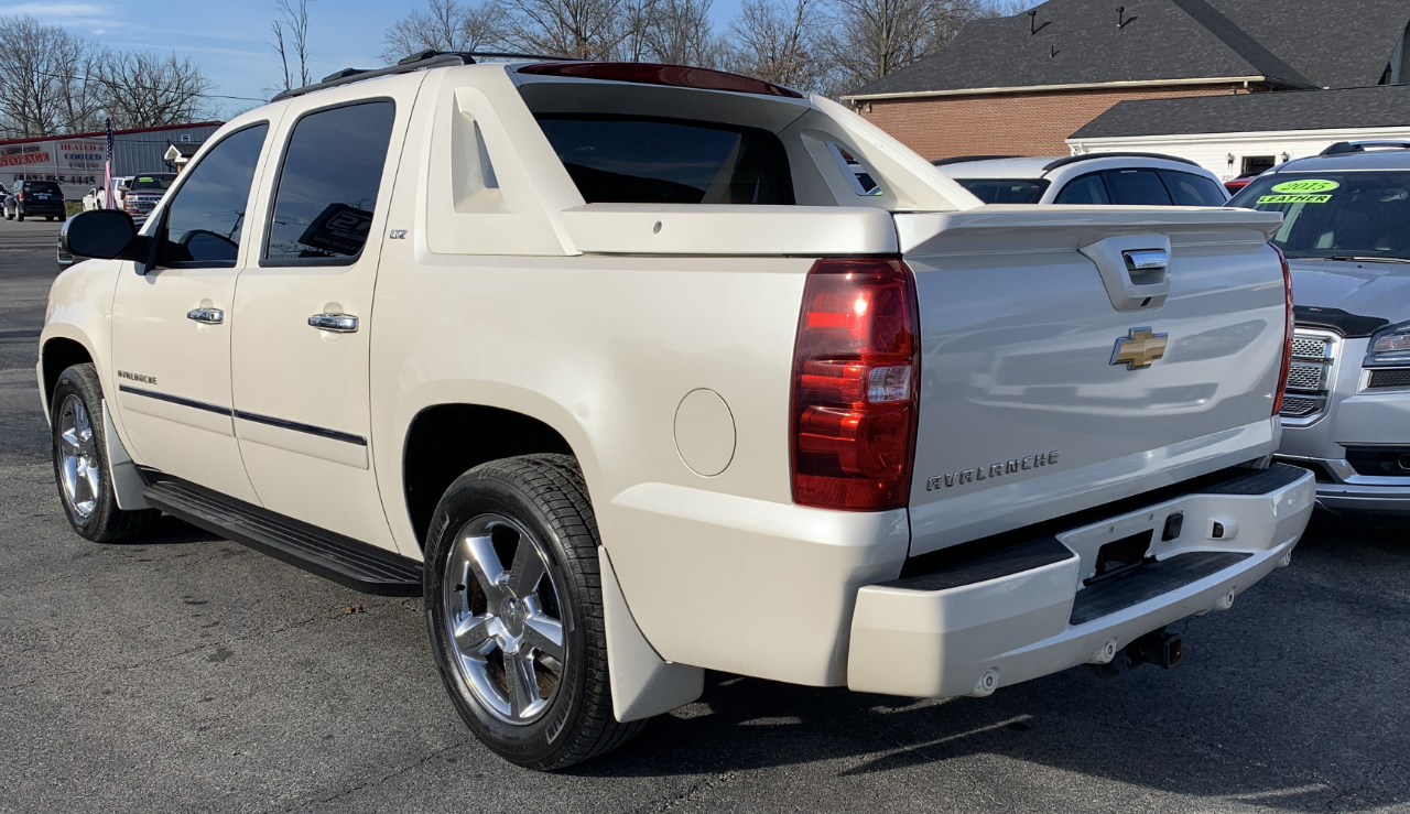 Chevrolet Avalanche LTZ 4WD 2012