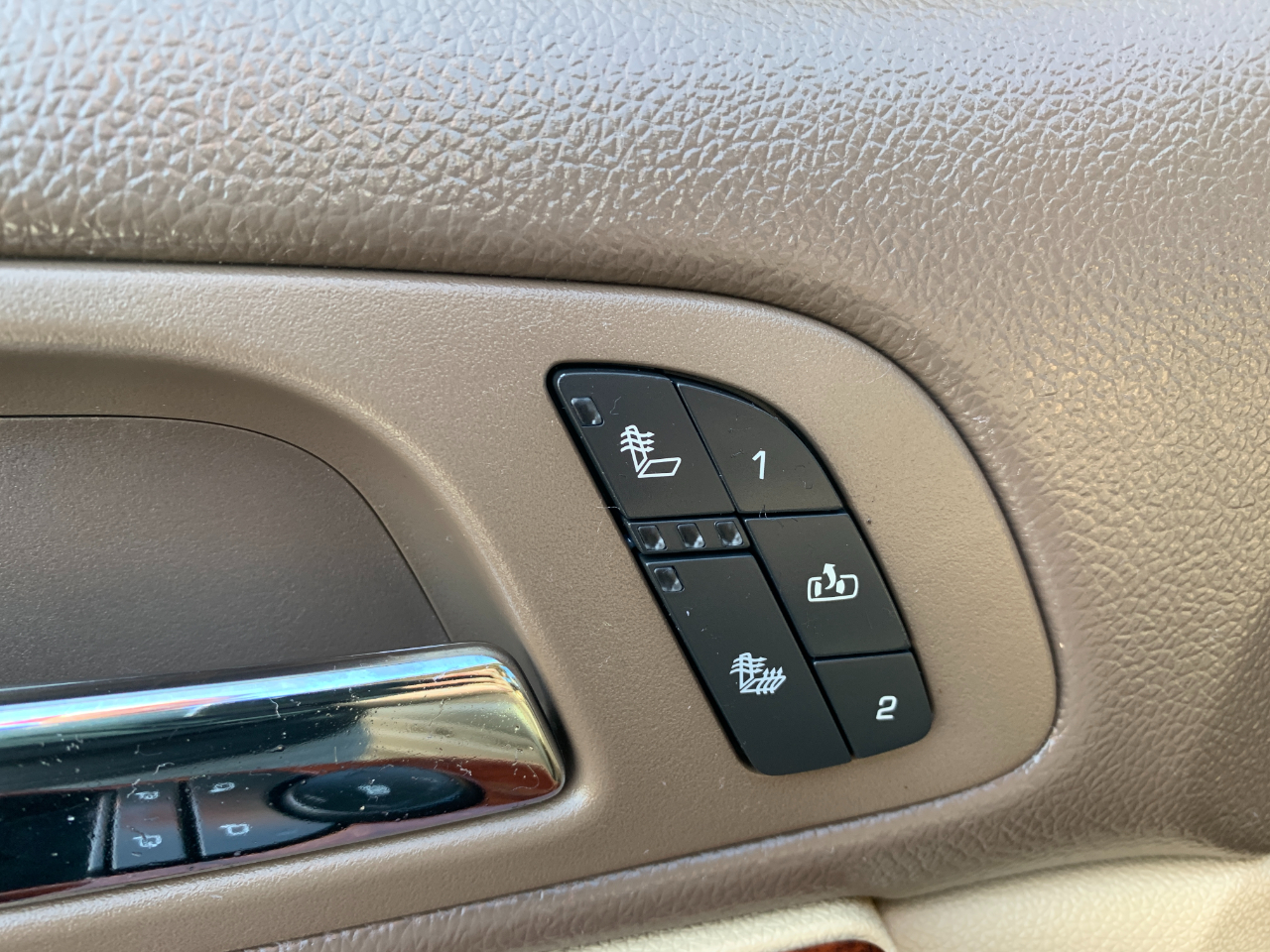 Chevrolet Avalanche LTZ 4WD 2012