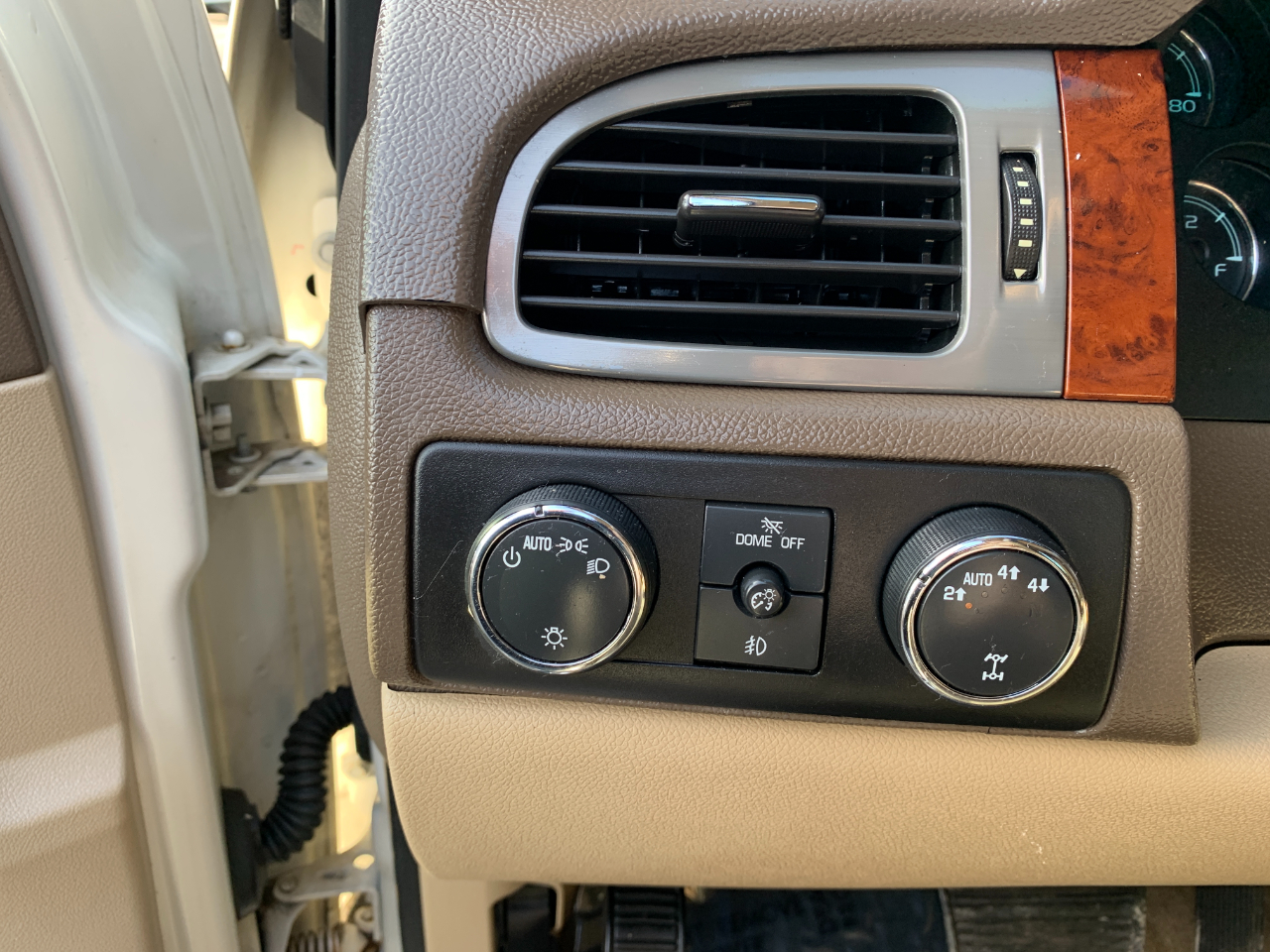 Chevrolet Avalanche LTZ 4WD 2012