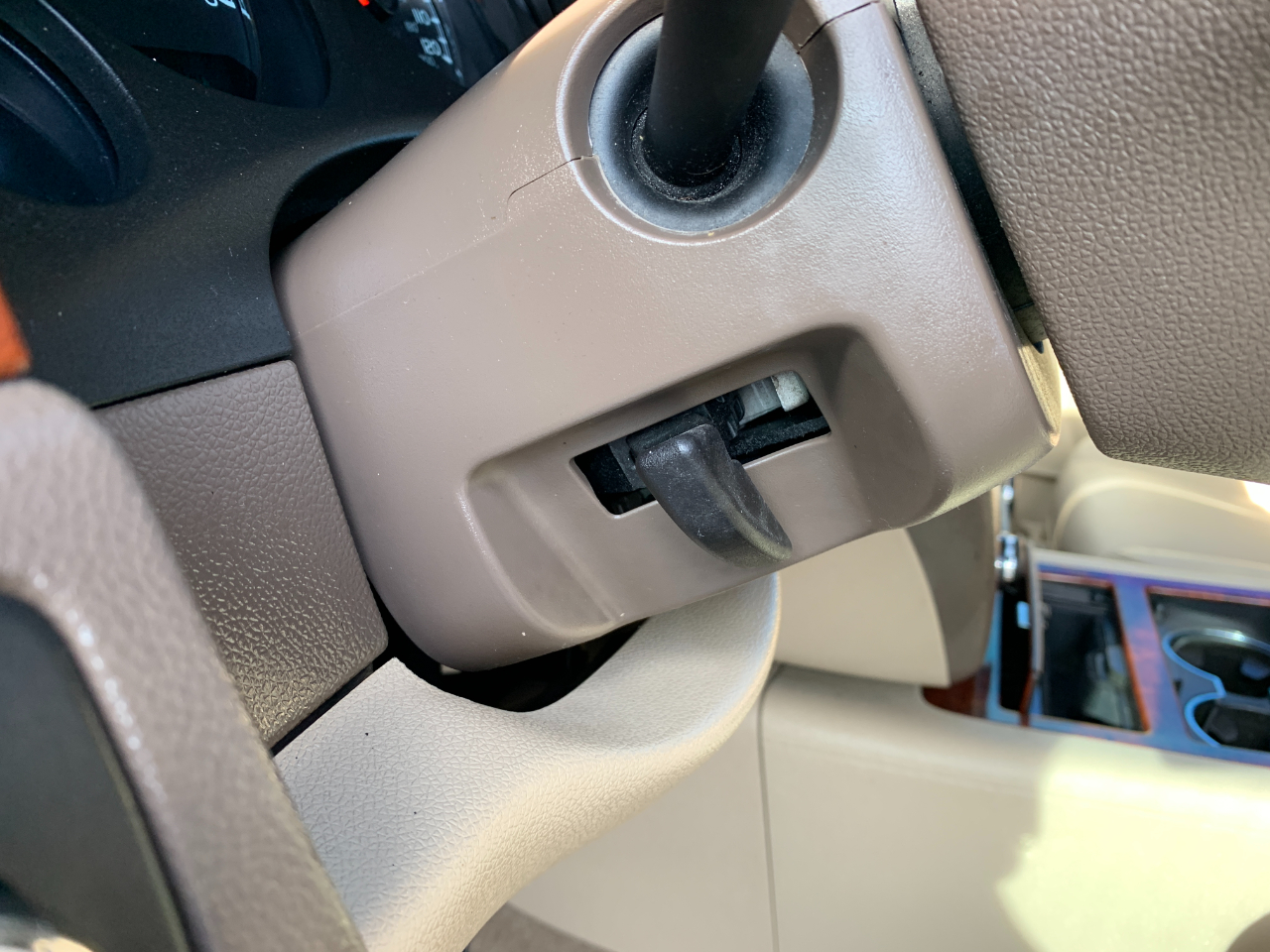 Chevrolet Avalanche LTZ 4WD 2012