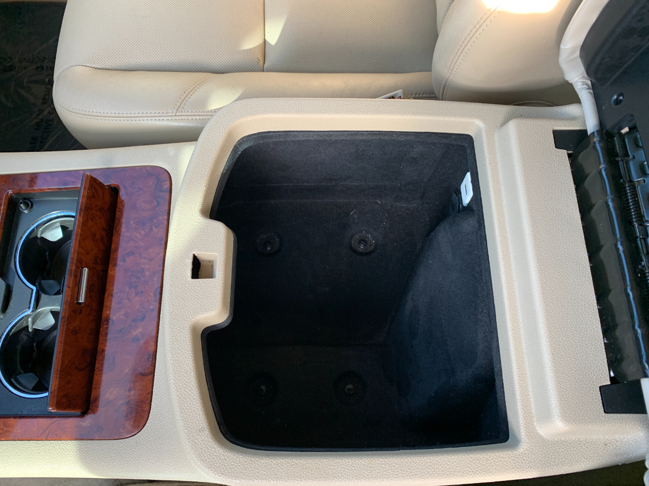 Chevrolet Avalanche LTZ 4WD 2012