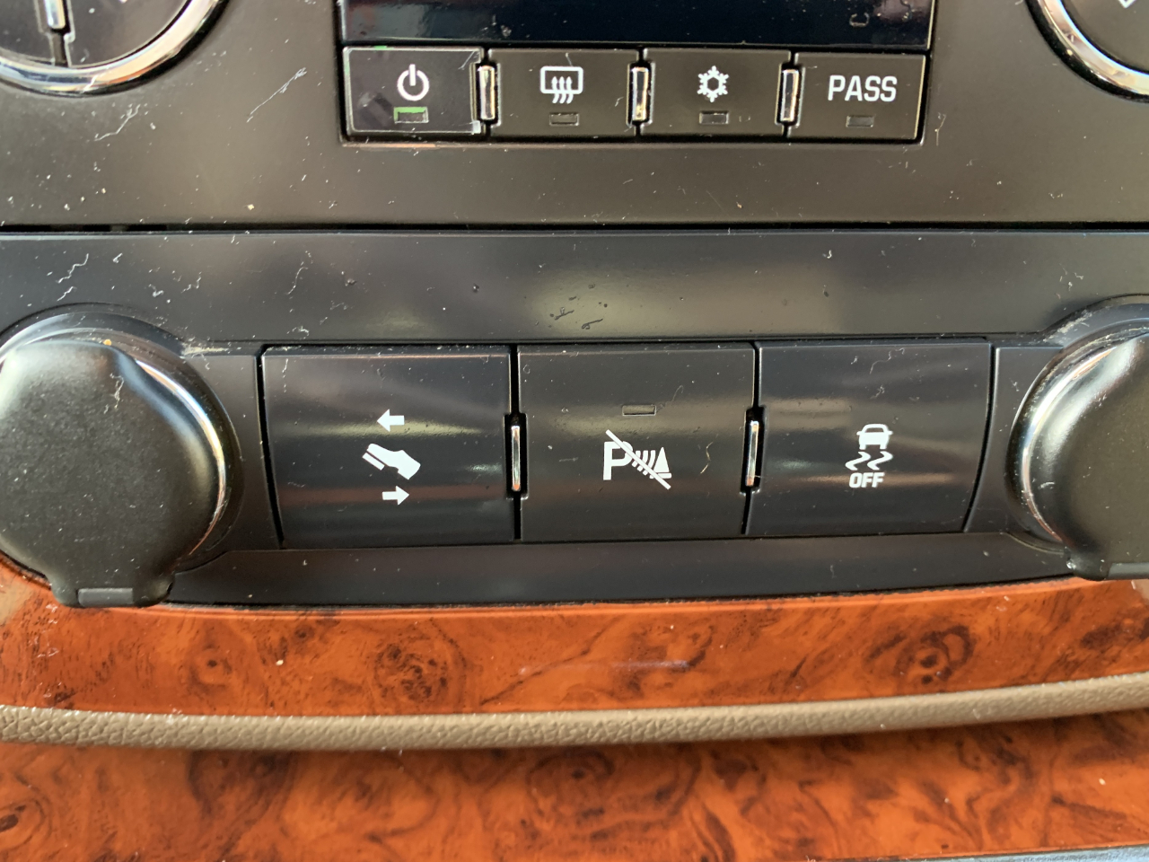 Chevrolet Avalanche LTZ 4WD 2012