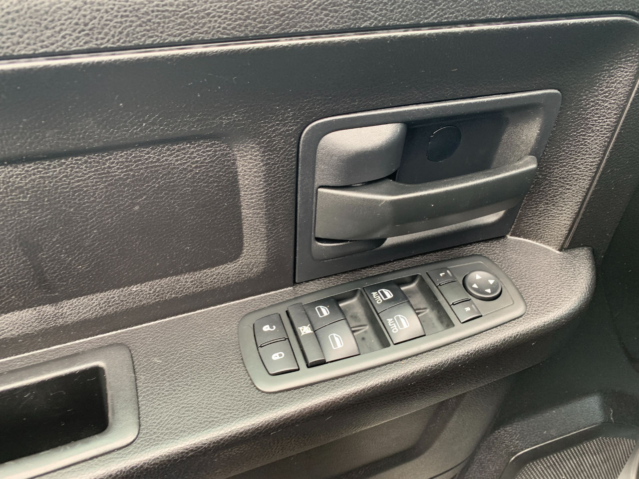 RAM 1500 Tradesman Crew Cab SWB 4WD 2013