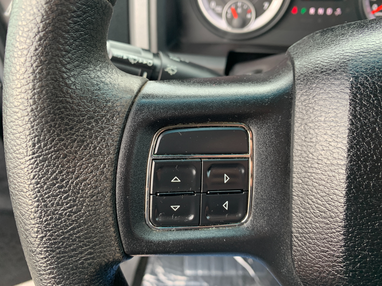 RAM 1500 Tradesman Crew Cab SWB 4WD 2013