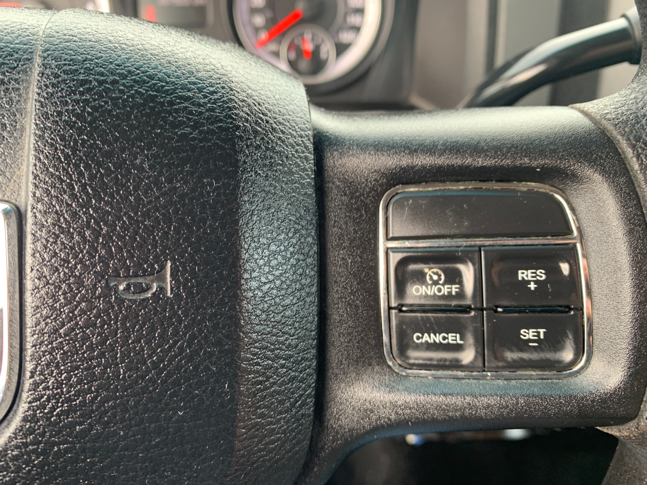 RAM 1500 Tradesman Crew Cab SWB 4WD 2013