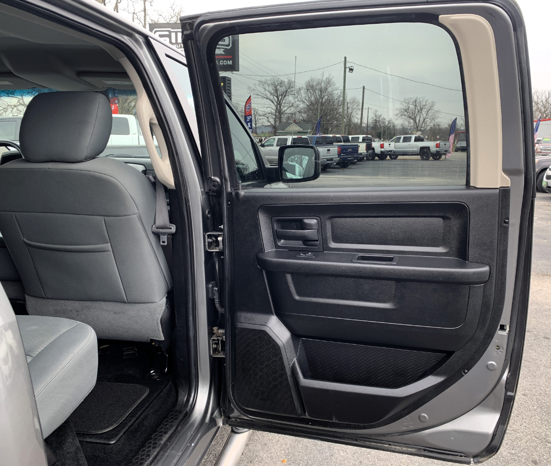 RAM 1500 Tradesman Crew Cab SWB 4WD 2013