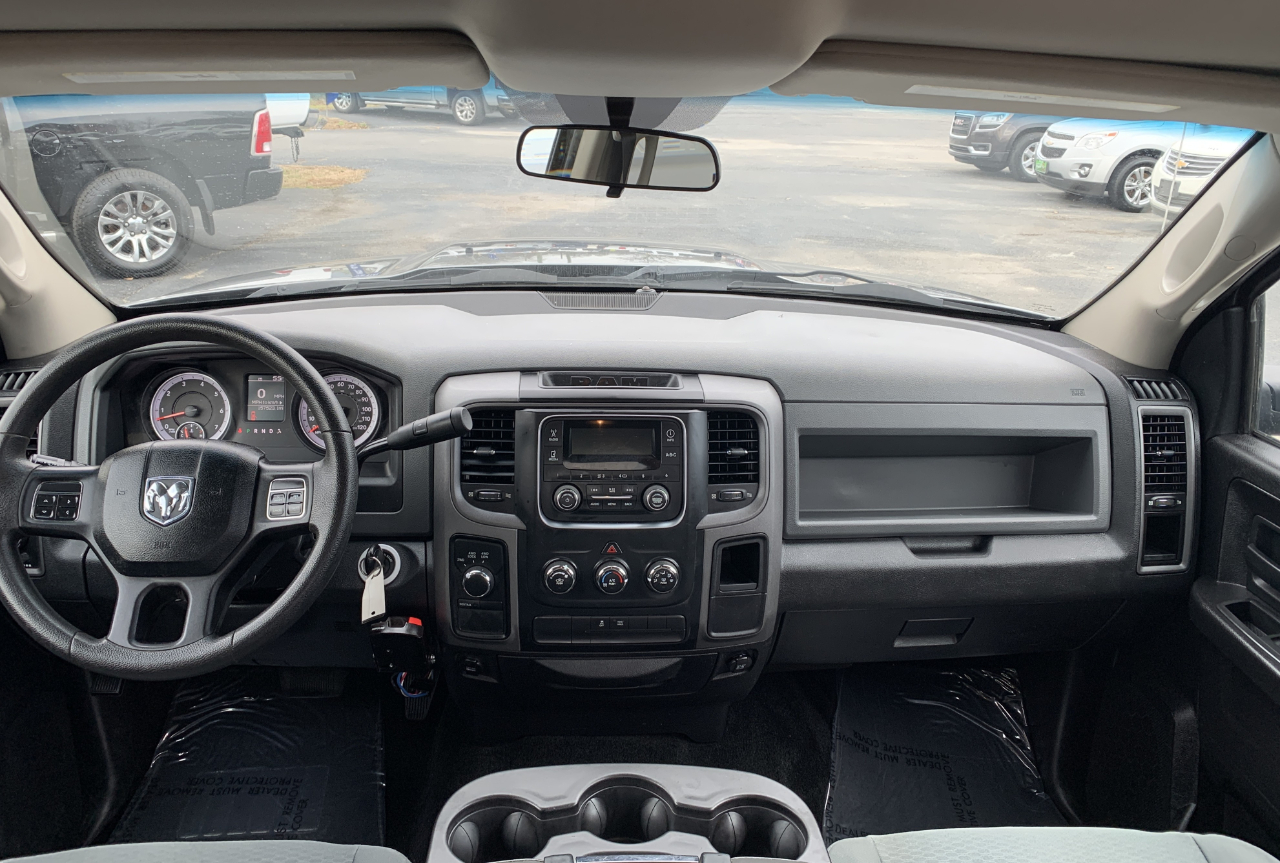 RAM 1500 Tradesman Crew Cab SWB 4WD 2013