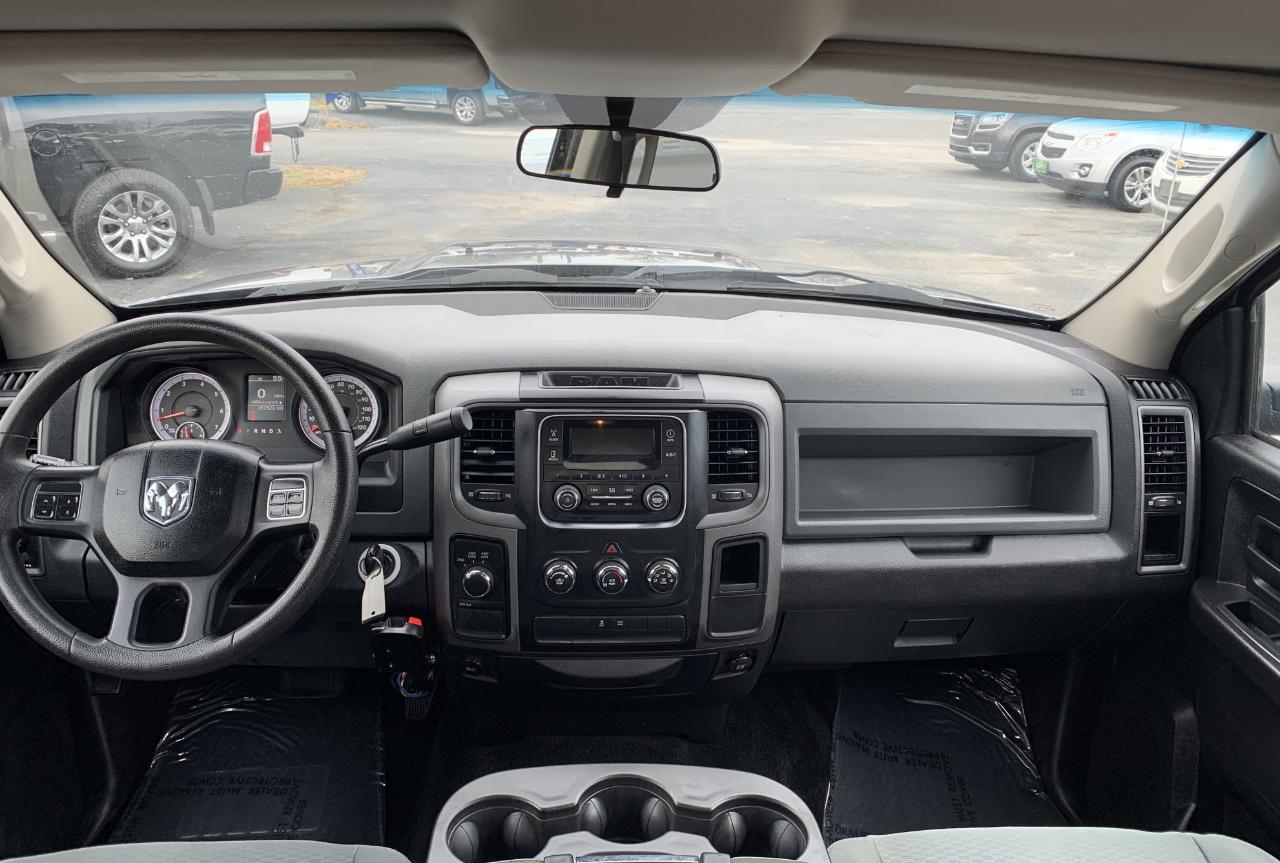 RAM 1500 Tradesman Crew Cab SWB 4WD 2013