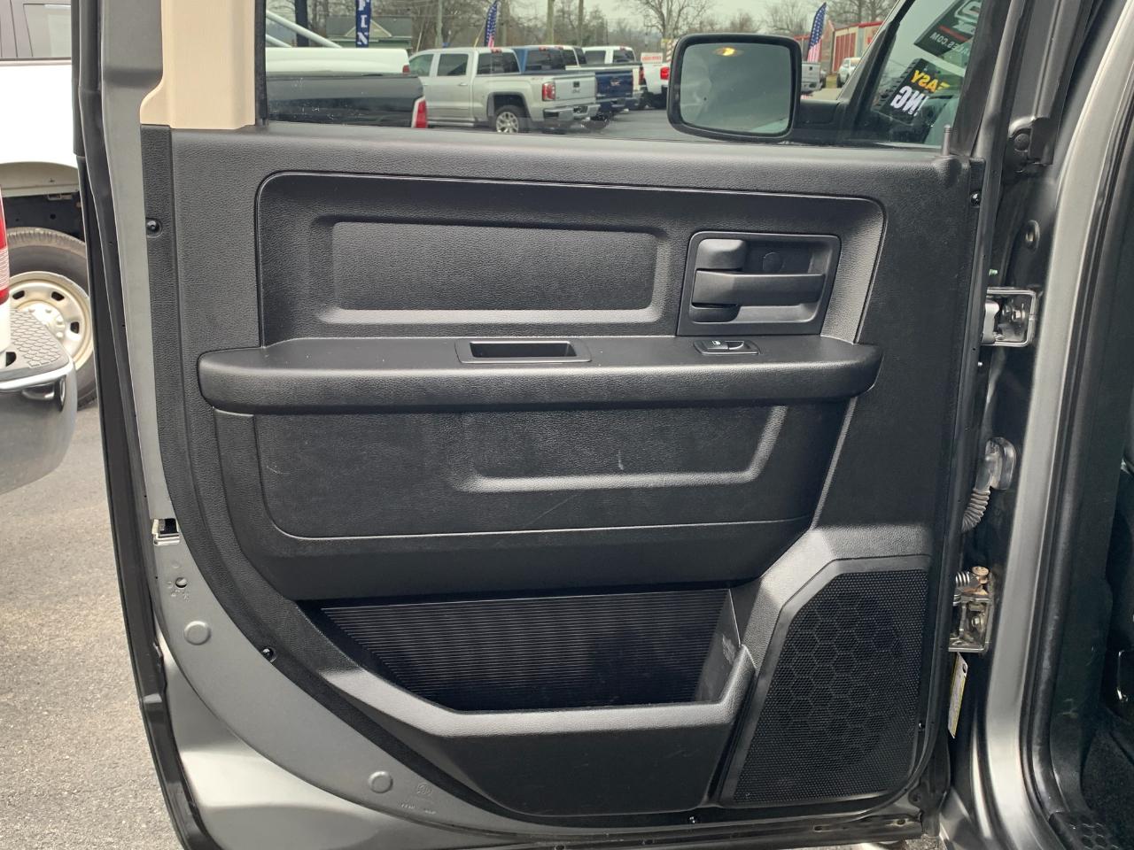 RAM 1500 Tradesman Crew Cab SWB 4WD 2013