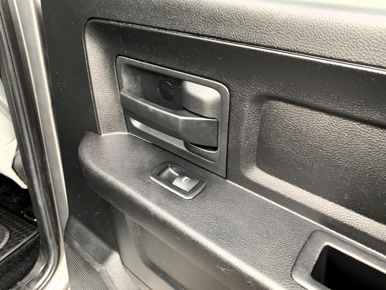 RAM 1500 Tradesman Crew Cab SWB 4WD 2013