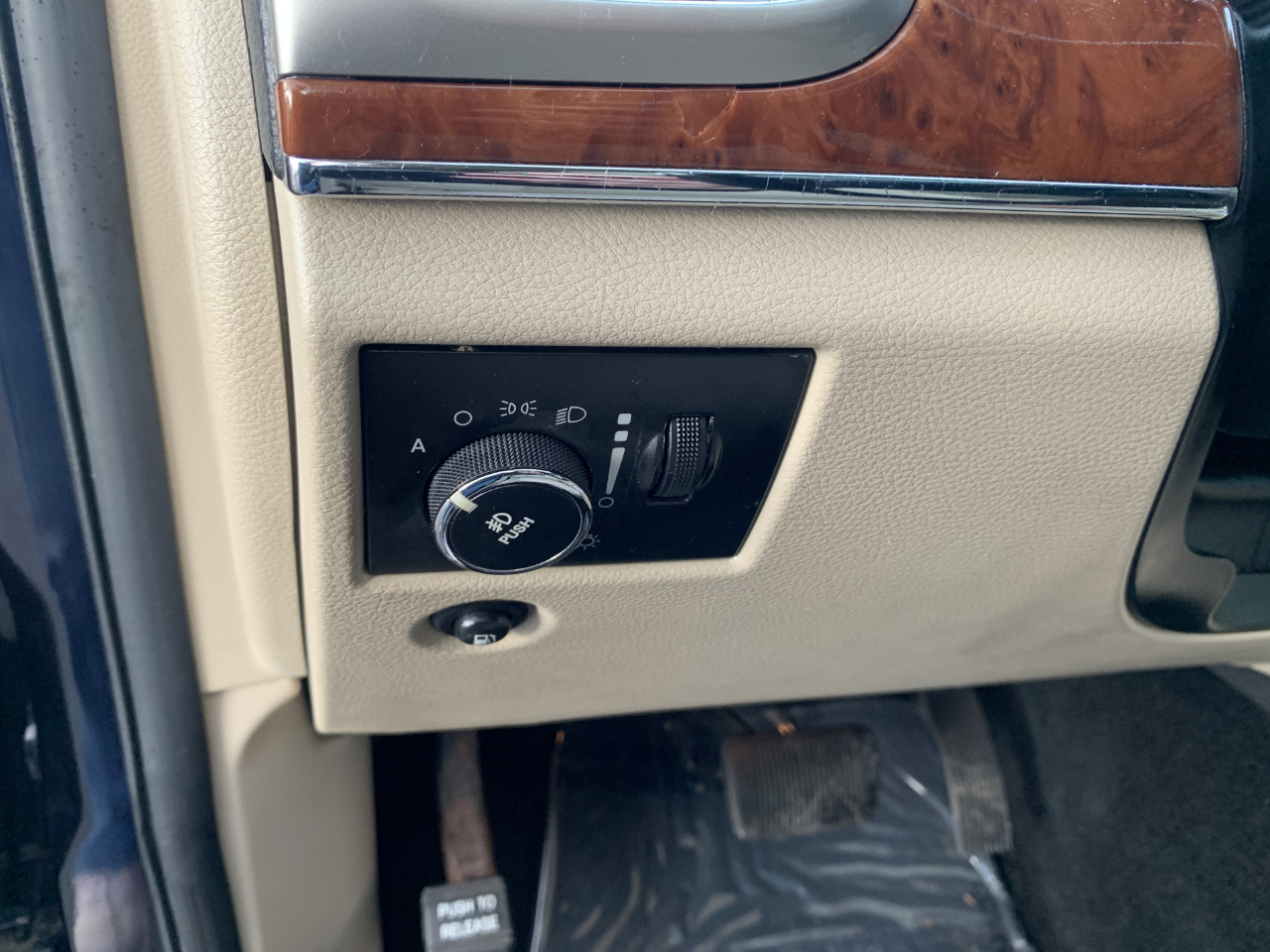 Jeep Grand Cherokee Limited 4WD 2011