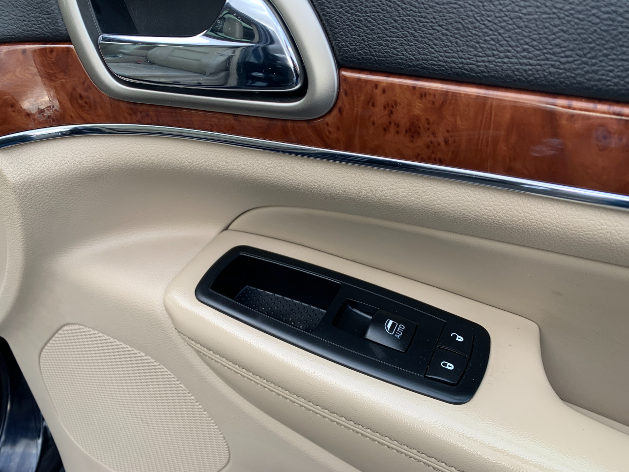 Jeep Grand Cherokee Limited 4WD 2011