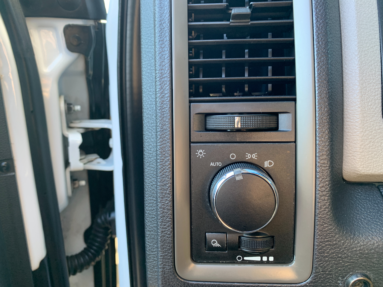 RAM 2500 ST Crew Cab SWB 4WD 2012