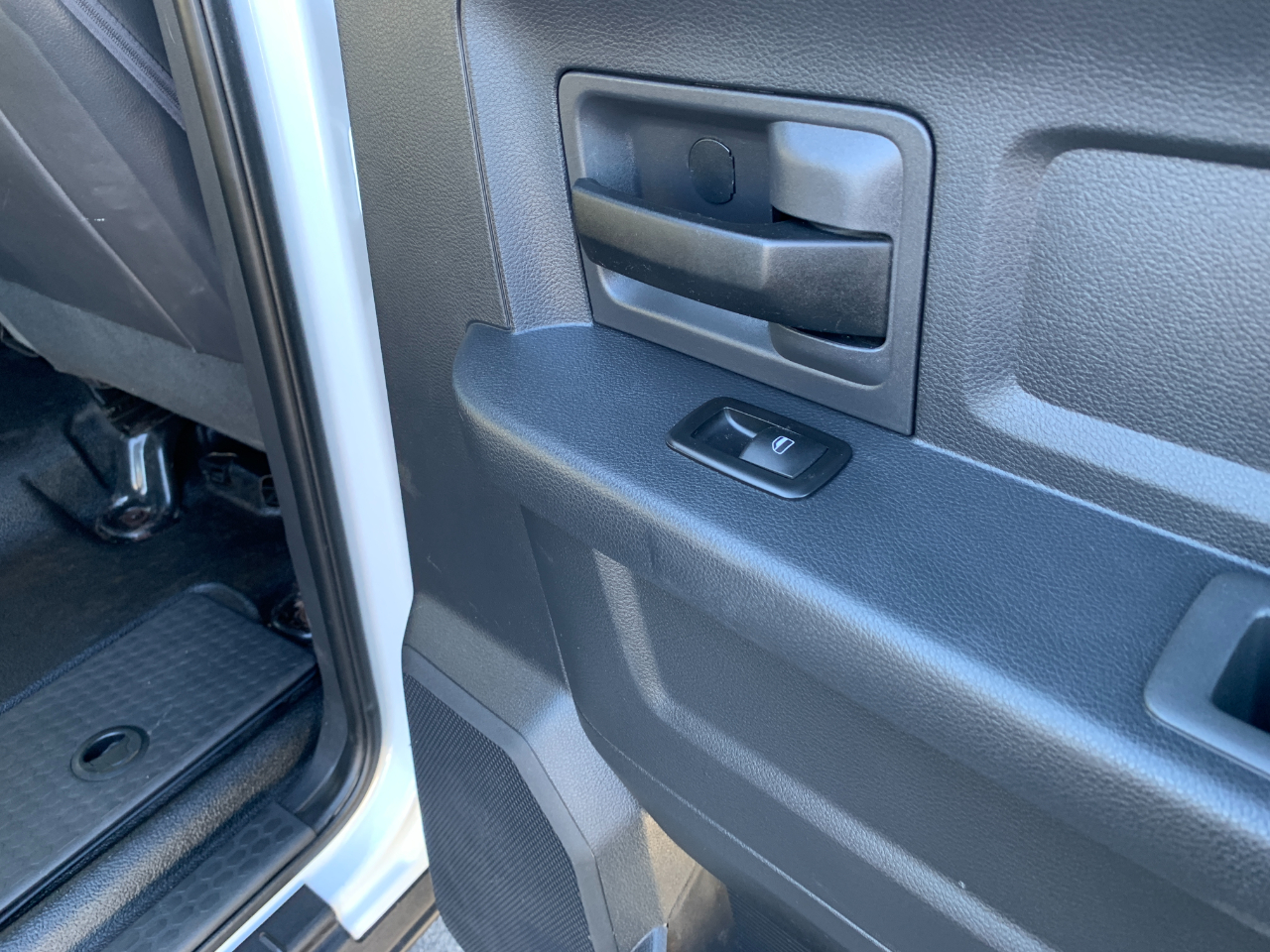 RAM 2500 ST Crew Cab SWB 4WD 2012