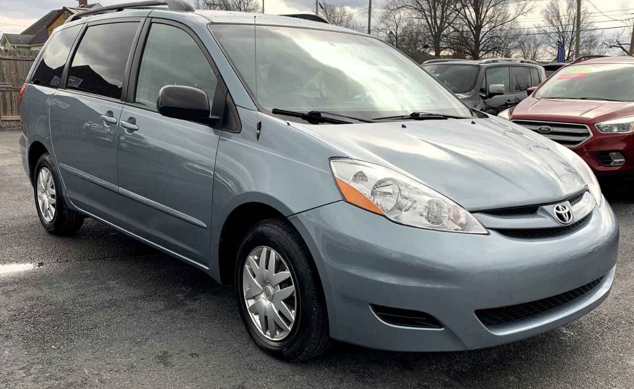 Toyota Sienna CE FWD 7-Passenger 2009