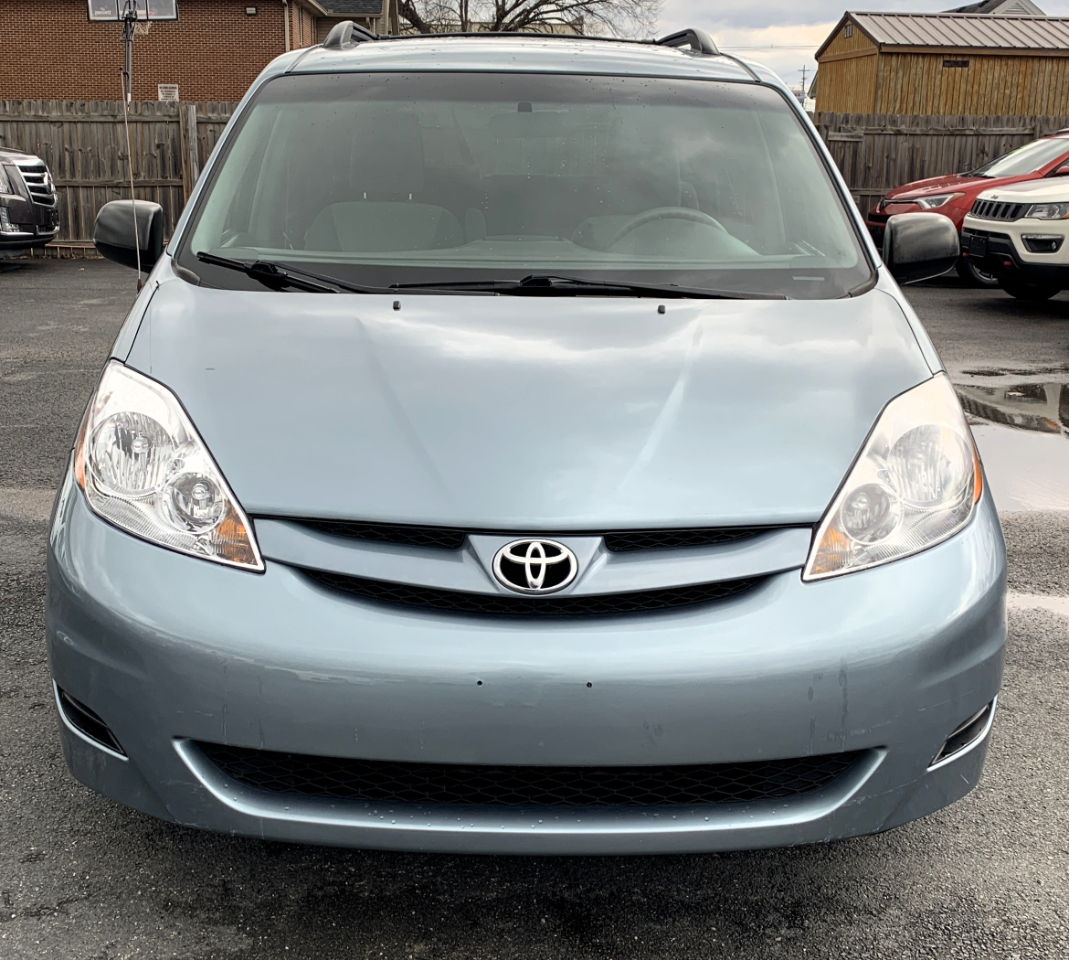 Toyota Sienna CE FWD 7-Passenger 2009