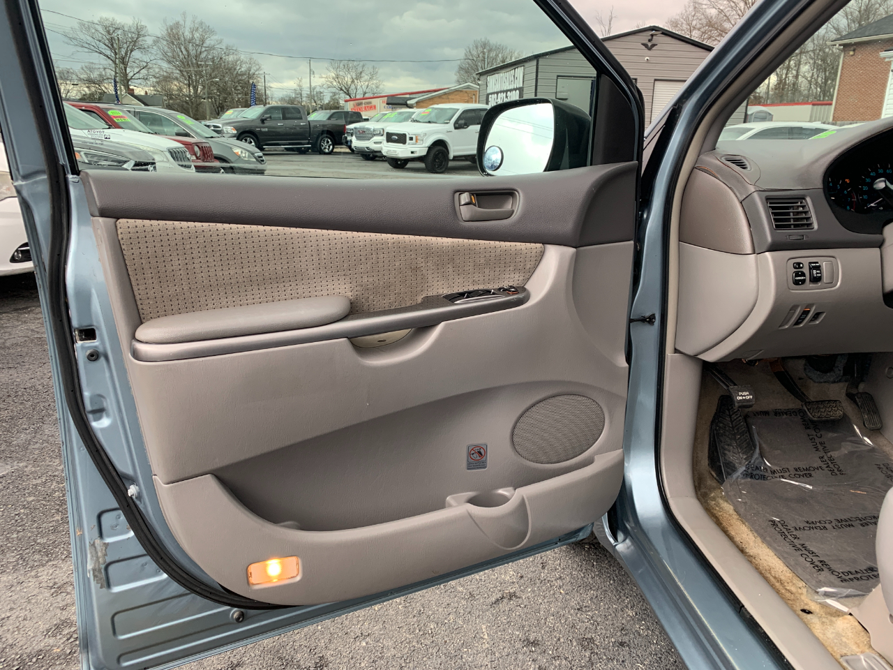 Toyota Sienna CE FWD 7-Passenger 2009