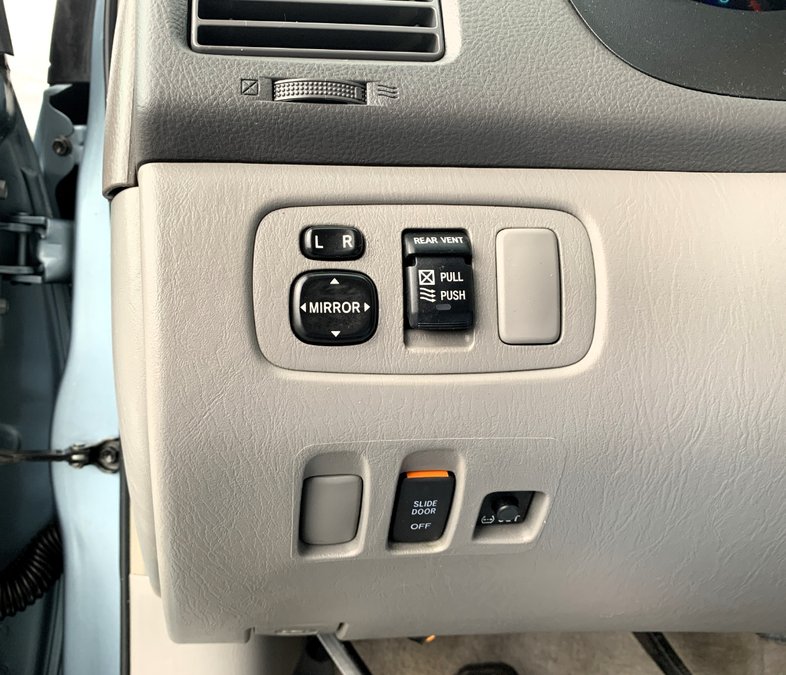 Toyota Sienna CE FWD 7-Passenger 2009