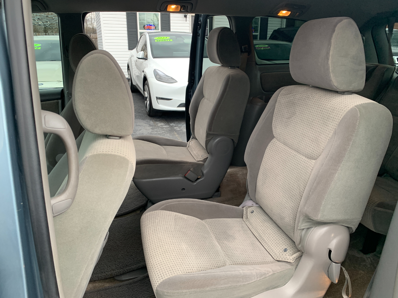 Toyota Sienna CE FWD 7-Passenger 2009