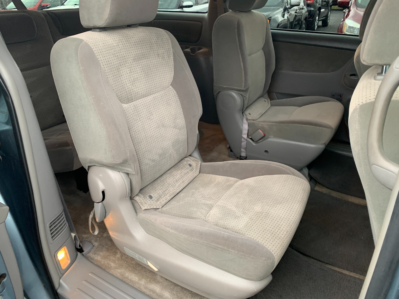 Toyota Sienna CE FWD 7-Passenger 2009