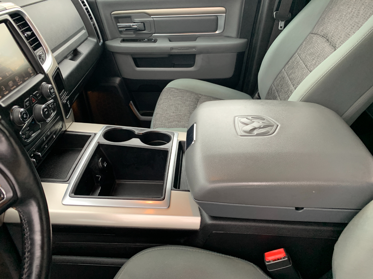 RAM 1500 SLT Crew Cab SWB 4WD 2015