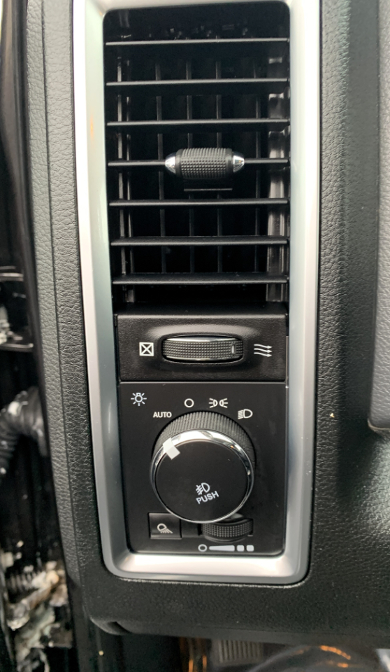 RAM 1500 SLT Crew Cab SWB 4WD 2015