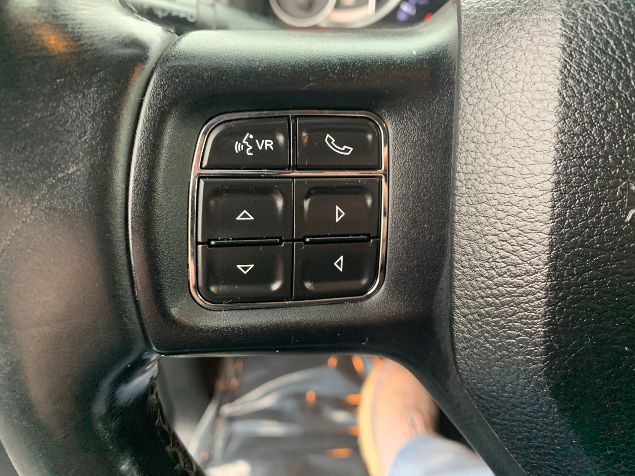 RAM 1500 SLT Crew Cab SWB 4WD 2015