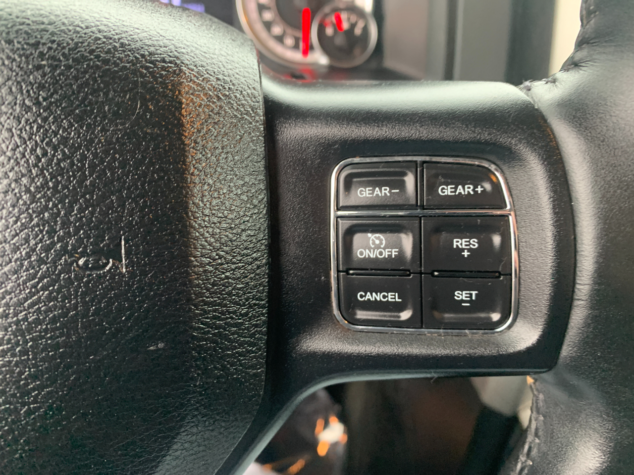 RAM 1500 SLT Crew Cab SWB 4WD 2015