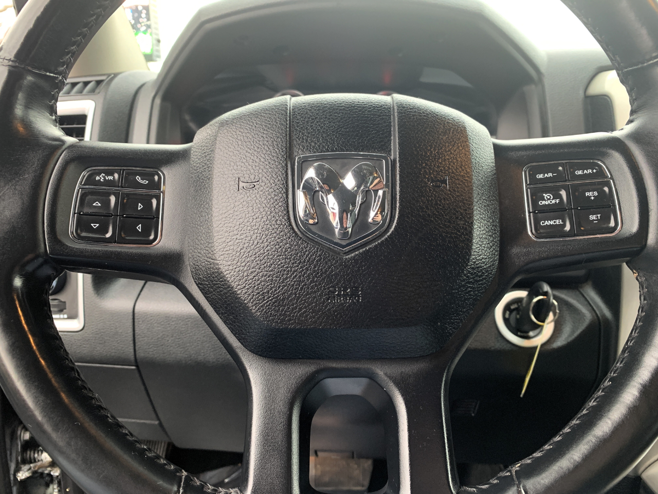 RAM 1500 SLT Crew Cab SWB 4WD 2015