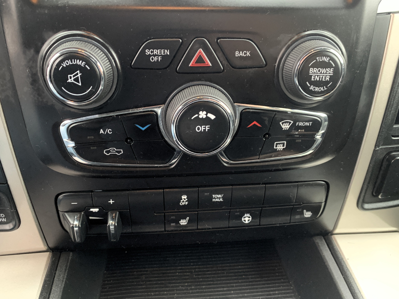 RAM 1500 SLT Crew Cab SWB 4WD 2015