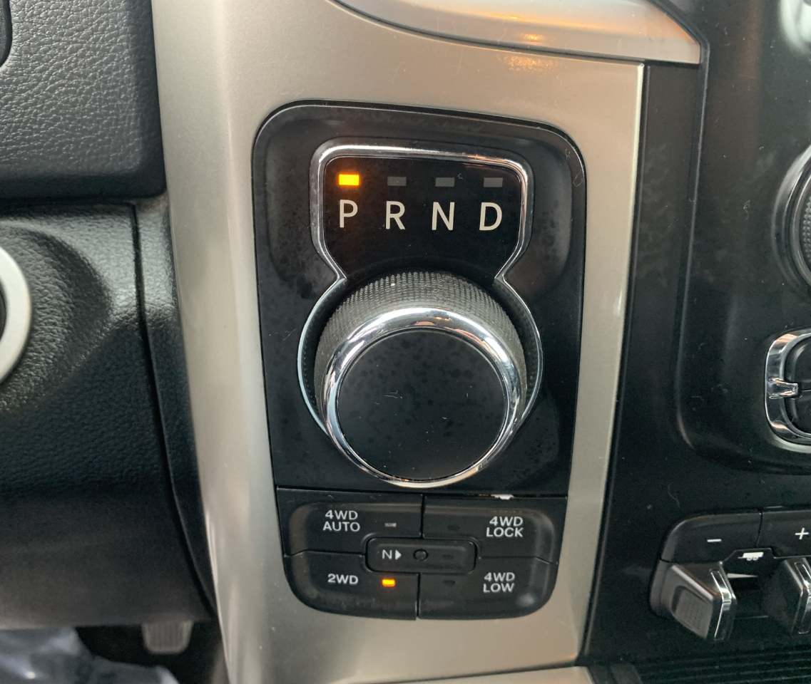 RAM 1500 SLT Crew Cab SWB 4WD 2015