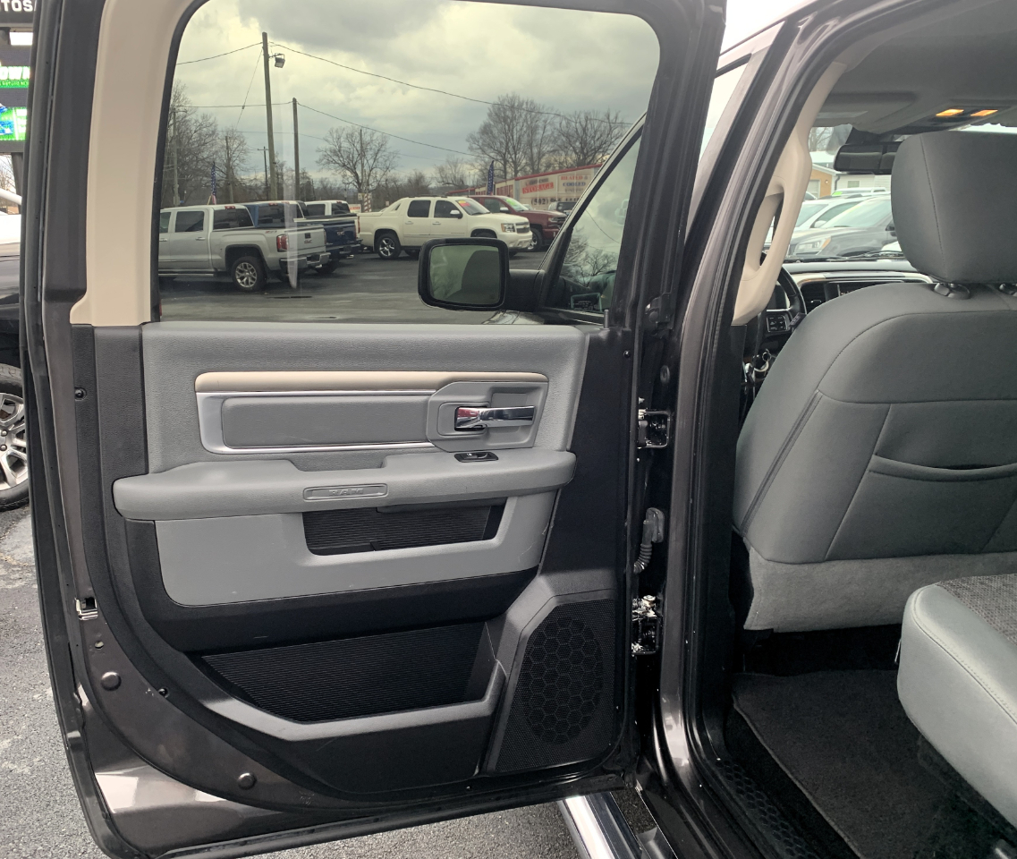 RAM 1500 SLT Crew Cab SWB 4WD 2015