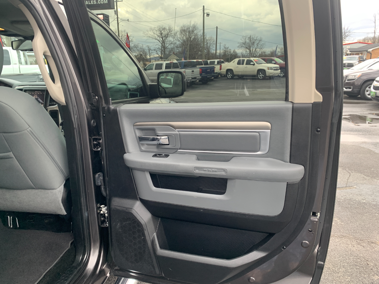 RAM 1500 SLT Crew Cab SWB 4WD 2015