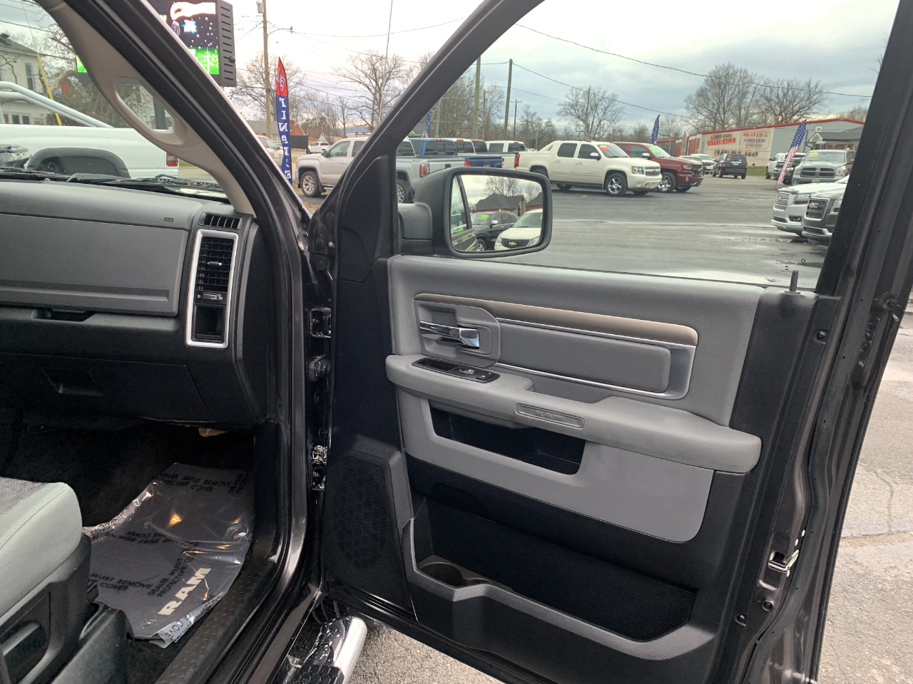 RAM 1500 SLT Crew Cab SWB 4WD 2015