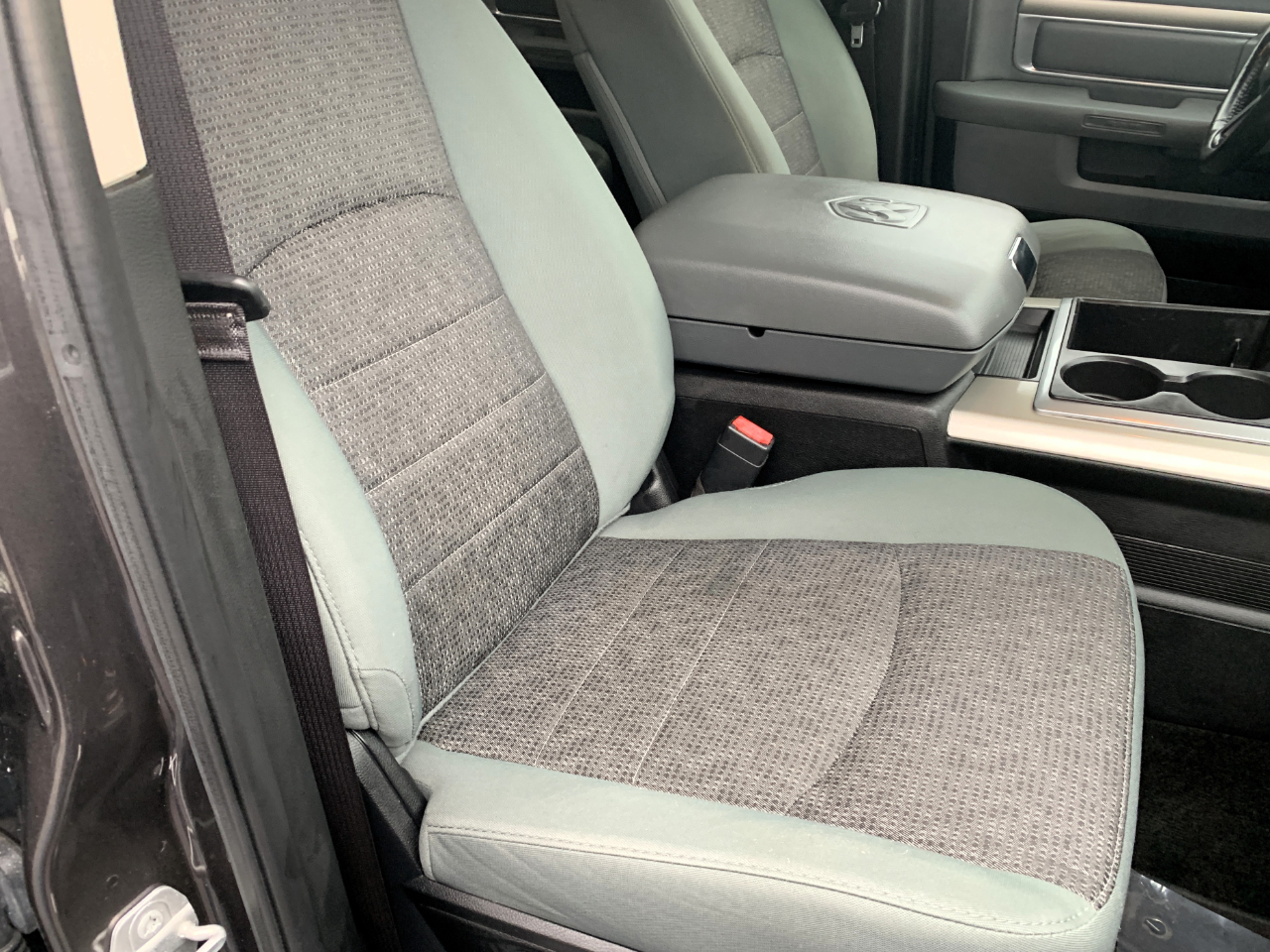 RAM 1500 SLT Crew Cab SWB 4WD 2015