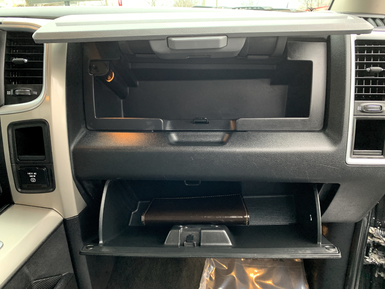 RAM 1500 SLT Crew Cab SWB 4WD 2015