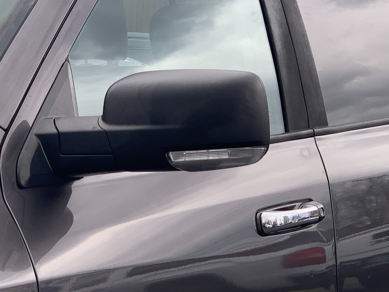 RAM 1500 SLT Crew Cab SWB 4WD 2015