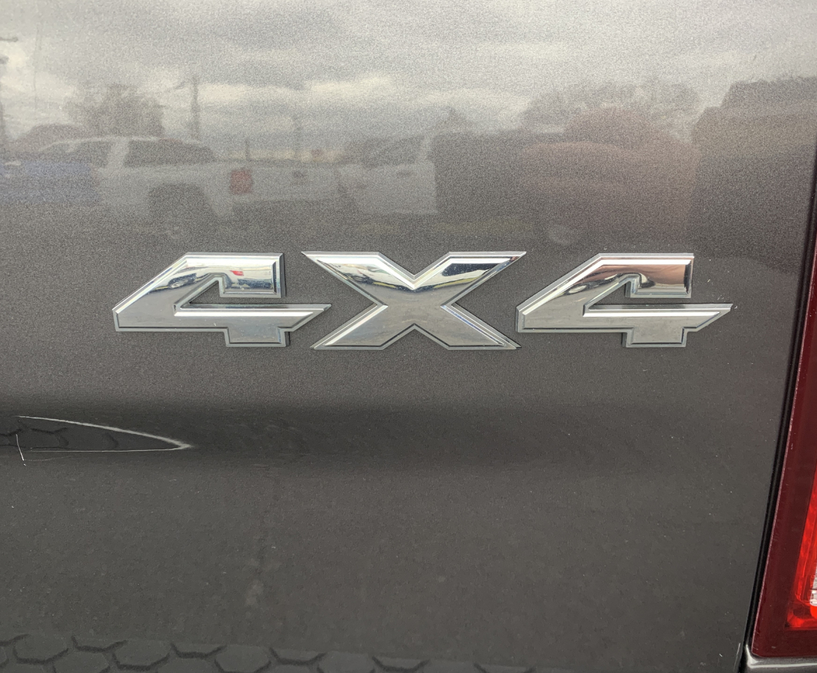 RAM 1500 SLT Crew Cab SWB 4WD 2015