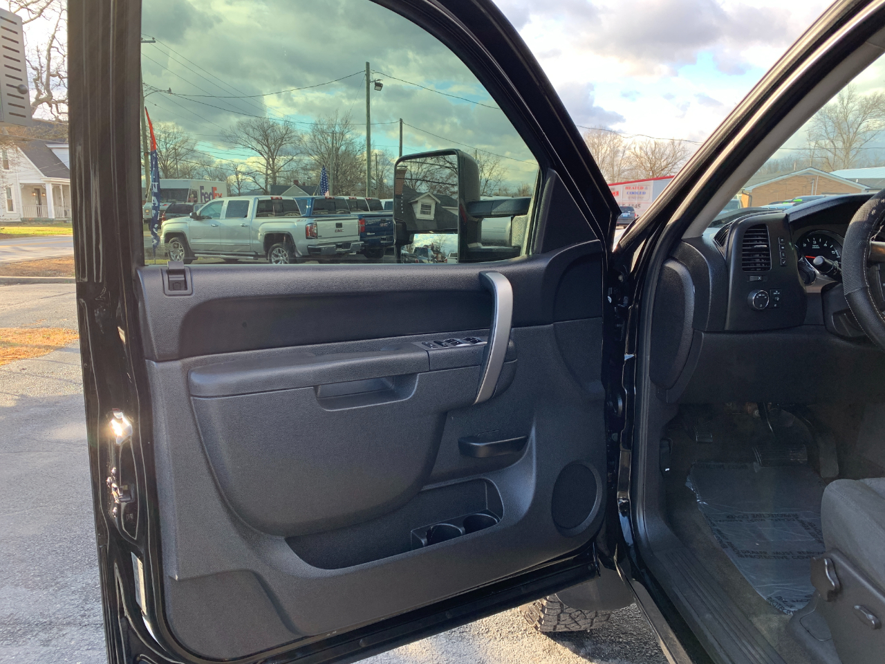 Chevrolet Silverado 1500 LT Crew Cab 4WD 2011