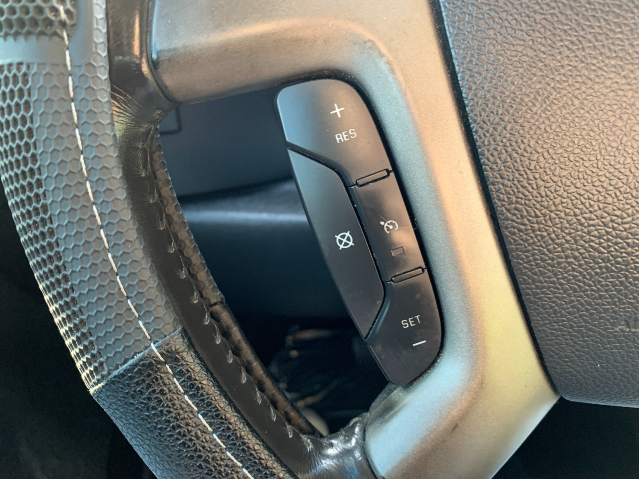 Chevrolet Silverado 1500 LT Crew Cab 4WD 2011