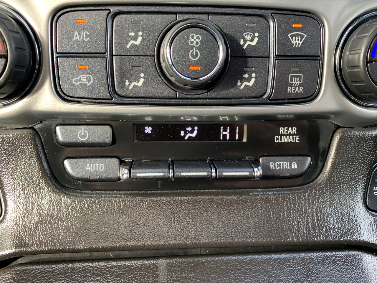 Chevrolet Suburban LTZ 2WD 2015