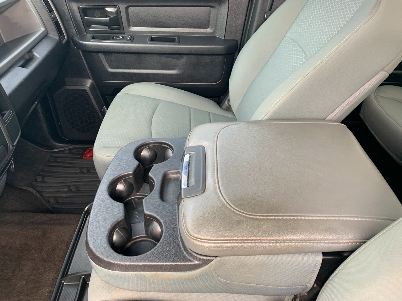 RAM 1500 Tradesman Crew Cab SWB 4WD 2016