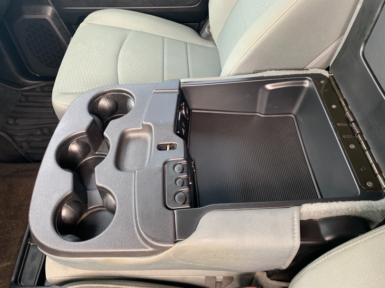 RAM 1500 Tradesman Crew Cab SWB 4WD 2016