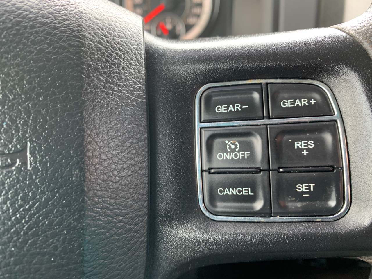 RAM 1500 Tradesman Crew Cab SWB 4WD 2016