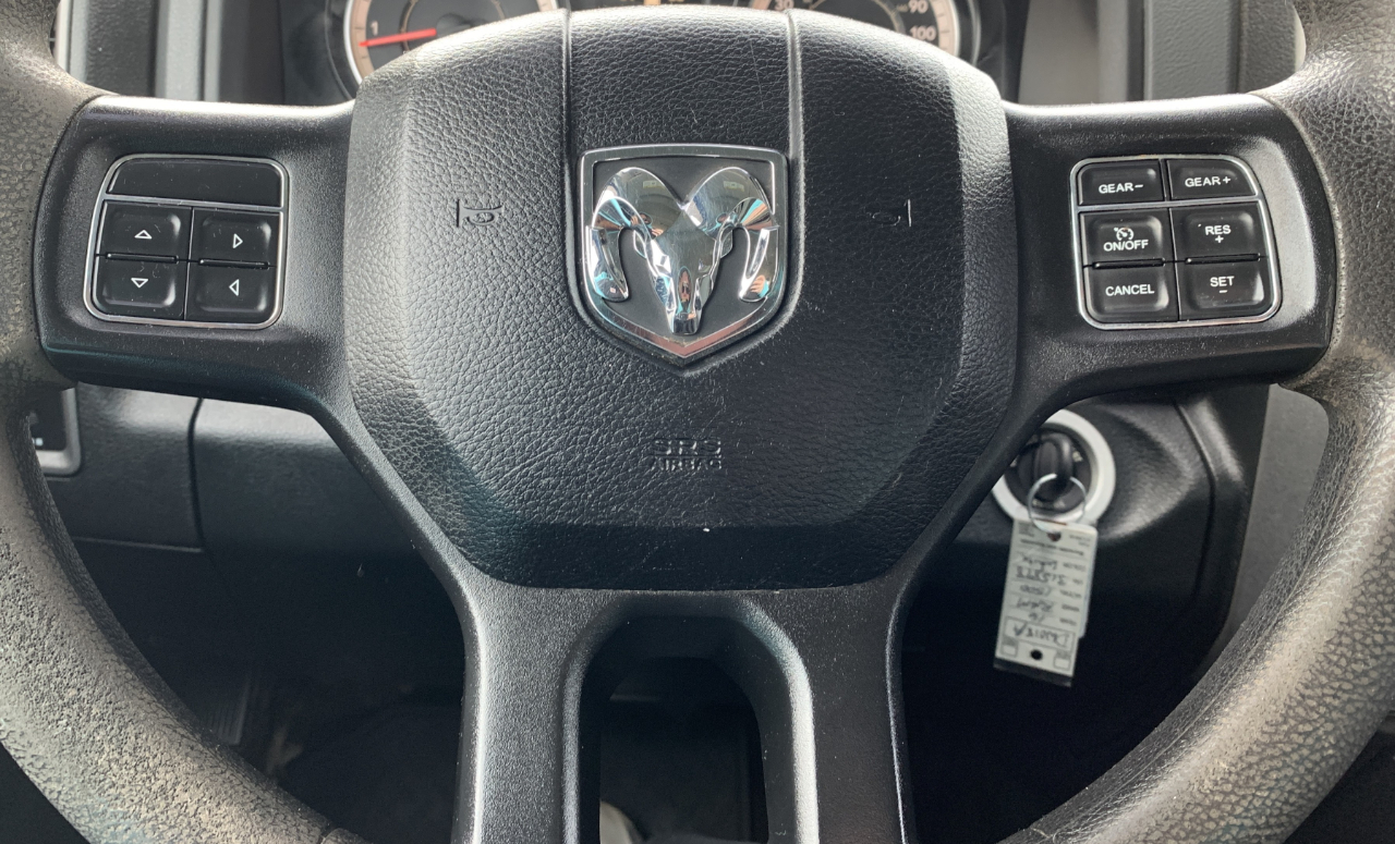 RAM 1500 Tradesman Crew Cab SWB 4WD 2016