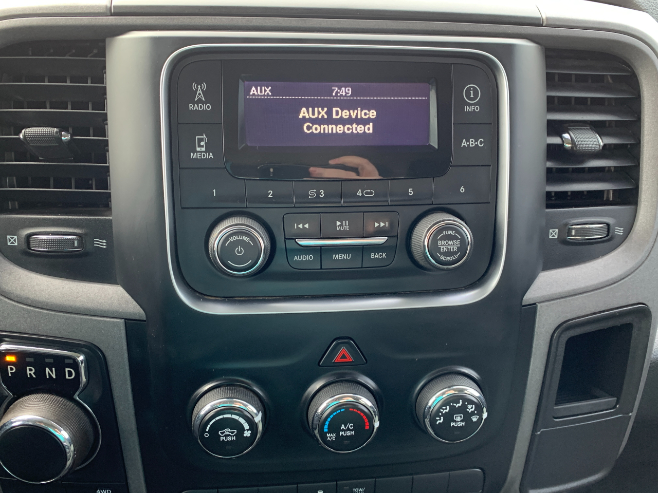 RAM 1500 Tradesman Crew Cab SWB 4WD 2016