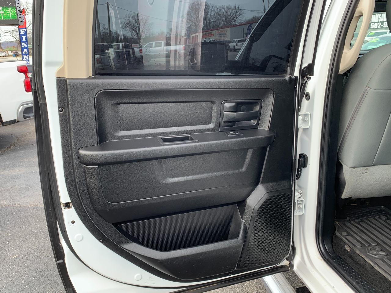 RAM 1500 Tradesman Crew Cab SWB 4WD 2016