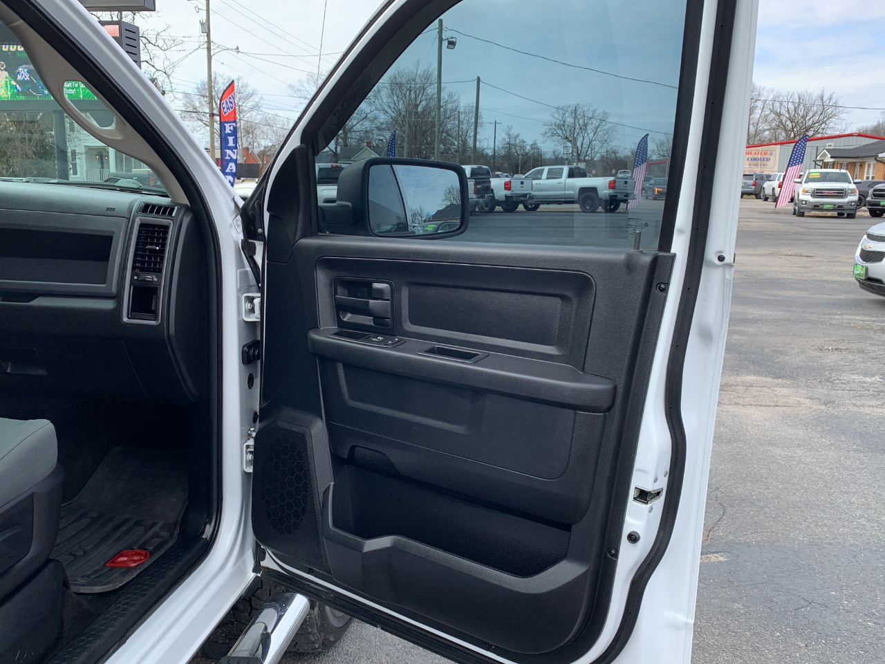 RAM 1500 Tradesman Crew Cab SWB 4WD 2016