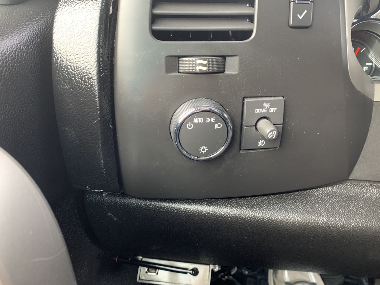 Chevrolet Silverado 1500 LT Crew Cab 4WD 2011